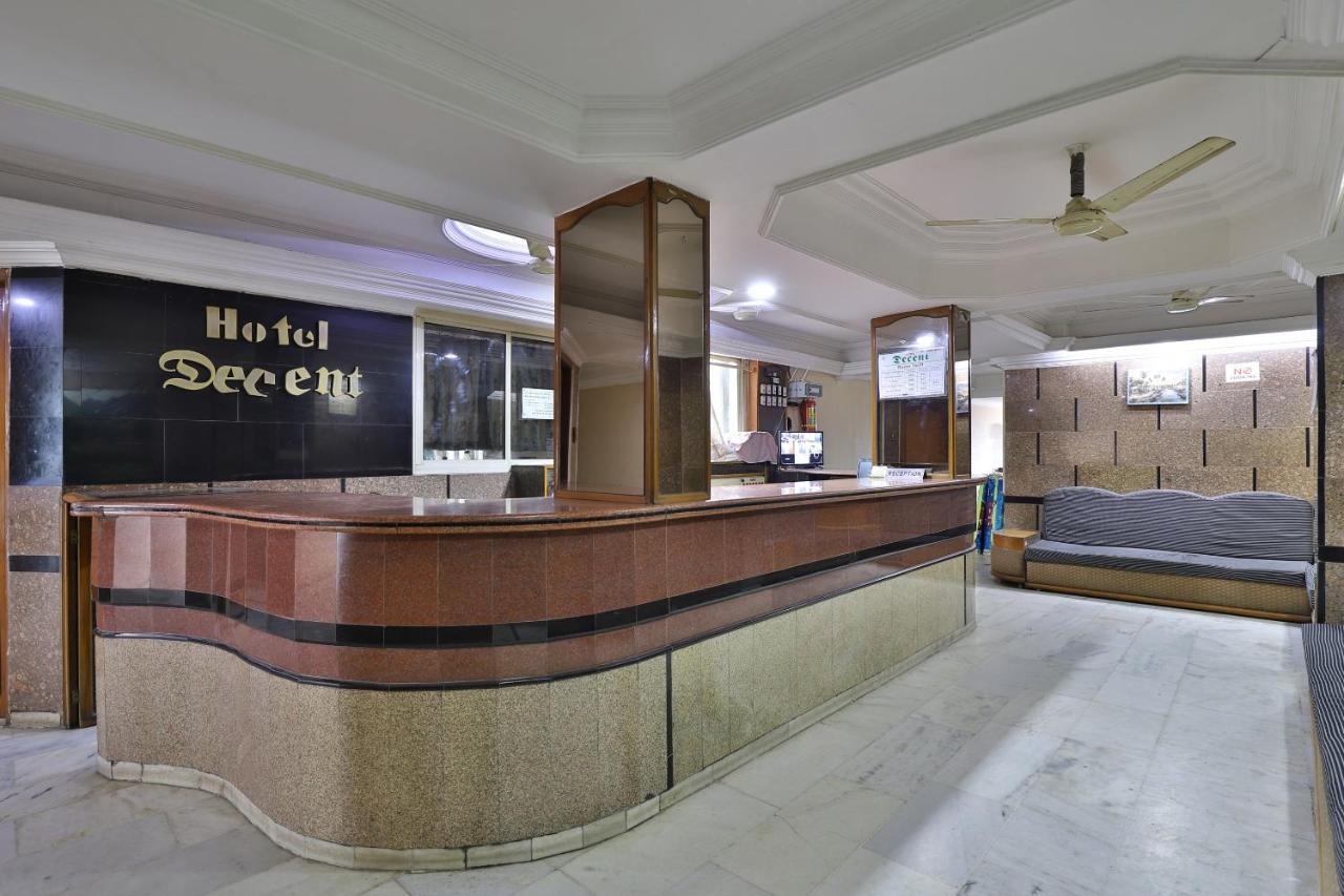 SPOT ON 39880 Hotel Decent Ānand Buitenkant foto